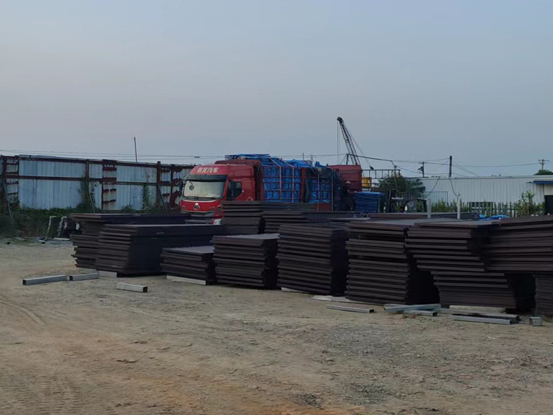 金用護欄2022年9月30日鋅鋼陽臺護欄裝車發貨！