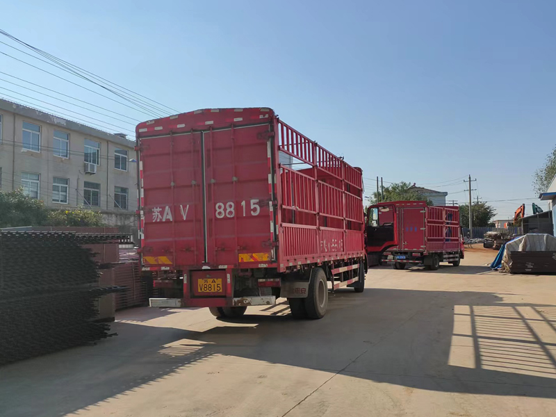 金用護欄2022年10月13日鋅鋼圍墻護欄裝車發貨! 金用護欄2022年10月13日鋅鋼圍墻護欄裝車發貨!