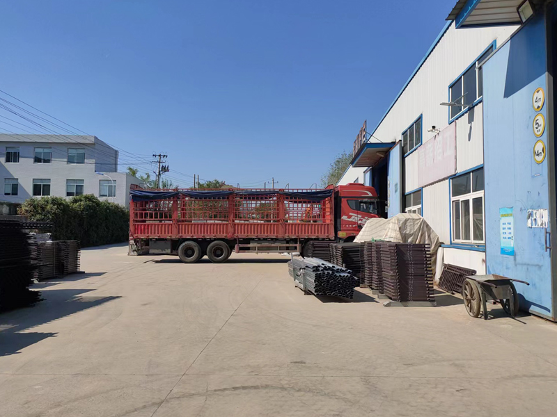 金用護欄2022年10月22日鋅鋼百葉窗裝車發貨！