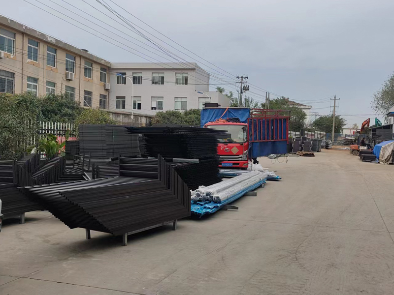 金用護欄2022年10月28日鋅鋼護窗欄桿裝車發貨! 金用護欄2022年10月28日鋅鋼護窗欄桿裝車發貨!