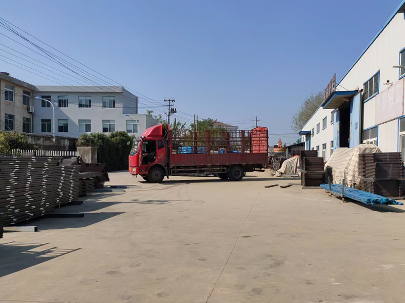 金用護(hù)欄2022年11月5日鋅鋼百葉窗裝車發(fā)貨！