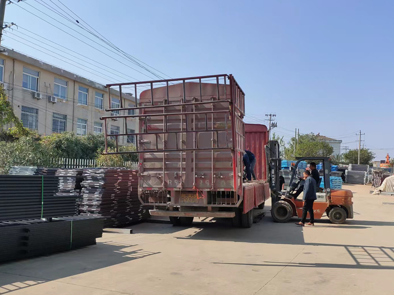 金用護(hù)欄2022年11月7日鋅鋼玻璃欄桿裝車發(fā)貨! 金用護(hù)欄2022年11月7日鋅鋼玻璃欄桿裝車發(fā)貨!