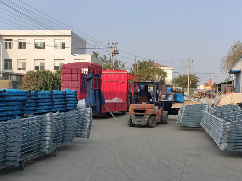 金用護(hù)欄2022年11月14日鋅鋼護(hù)窗欄桿裝車發(fā)貨！