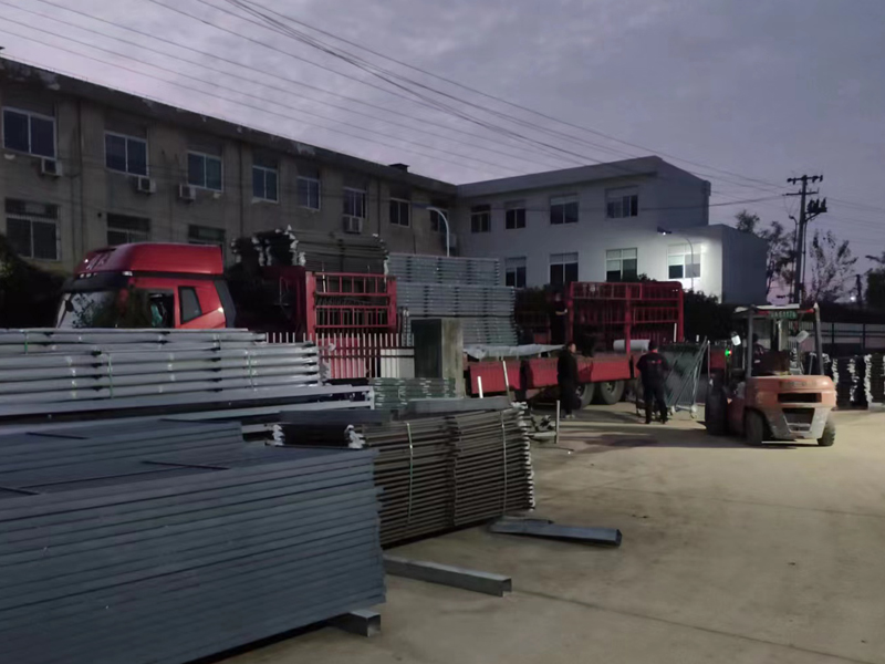 金用護欄2022年12月5日鋅鋼陽臺護欄裝車發貨！