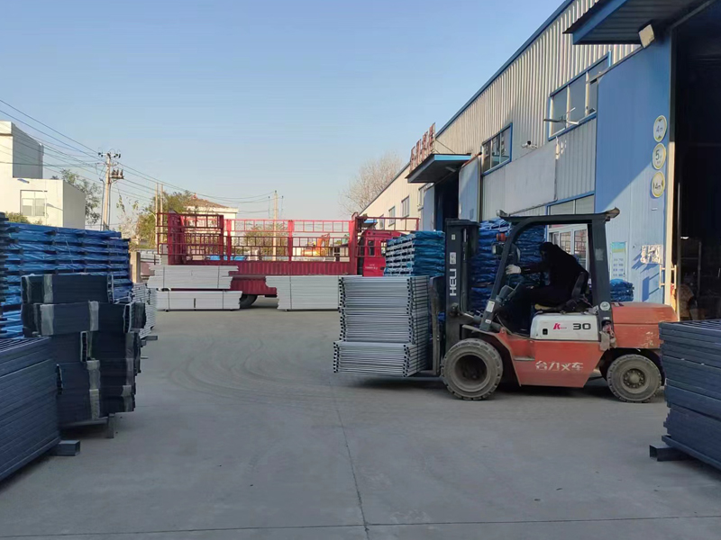 金用護(hù)欄2022年12月8日鋅鋼飄窗欄桿裝車(chē)發(fā)貨！