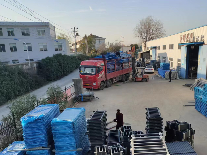 金用護欄2022年12月10日鋅鋼陽臺護欄裝車發(fā)貨！