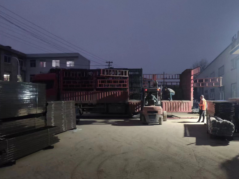 金用護欄2022年12月15日鋅鋼百葉窗裝車發貨！