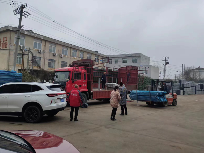 金用護欄2023年2月6日鋅鋼組裝式欄桿裝車發貨！