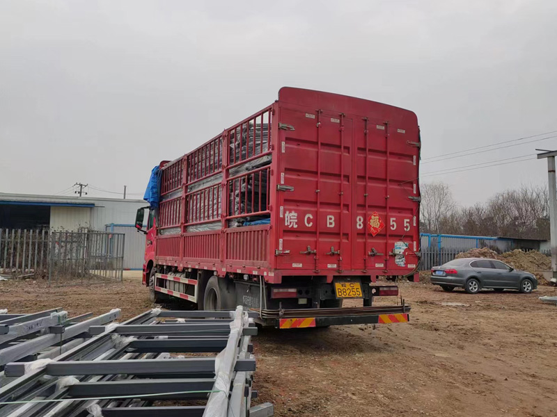 金用護欄2023年2月17日鋅鋼玻璃欄桿裝車發貨！