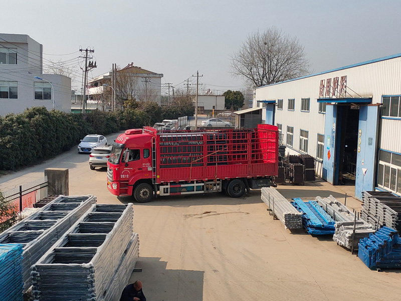 金用護欄2023年3月3日鋅鋼百葉窗裝車發貨！