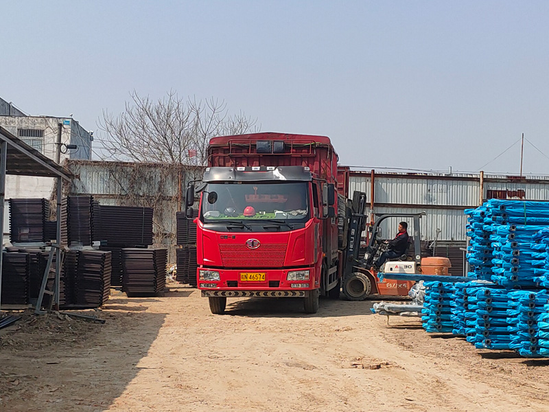 金用護欄2023年3月9日鋅鋼百葉窗裝車發貨! 金用護欄2023年3月9日鋅鋼百葉窗裝車發貨!