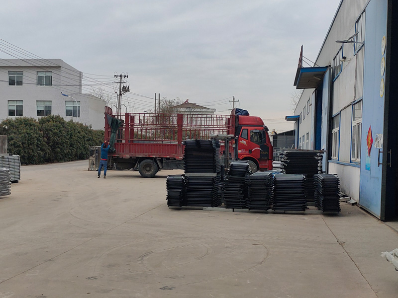 金用護欄2023年3月11日鋅鋼飄窗欄桿裝車發貨！