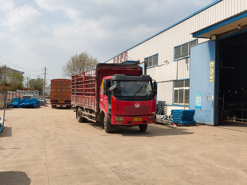 金用護(hù)欄2023年4月8日鋅鋼百葉窗裝車(chē)發(fā)貨！