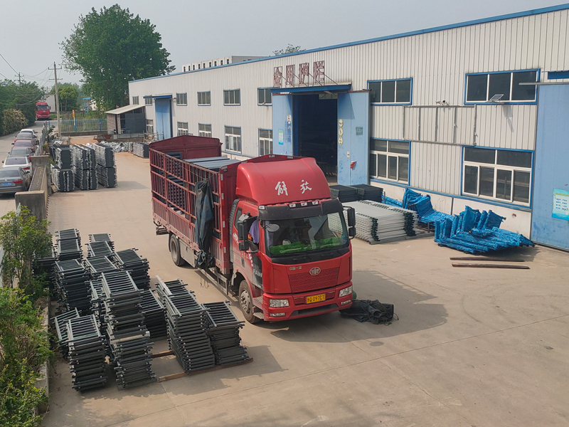 金用護欄2023年4月18日鋅鋼百葉窗裝車發貨！