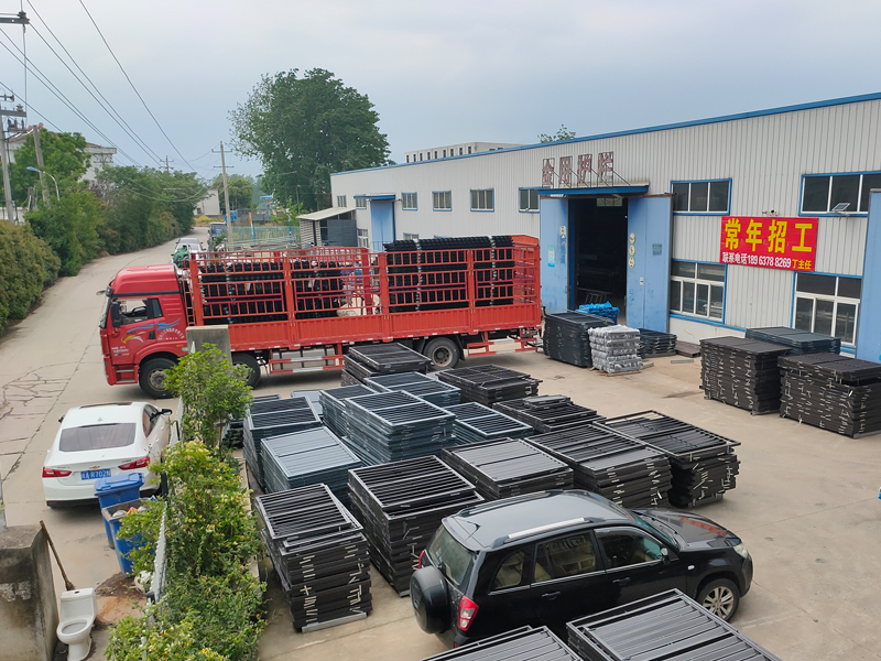 金用護欄2023年5月4日鋅鋼圍墻護欄裝車發(fā)貨！