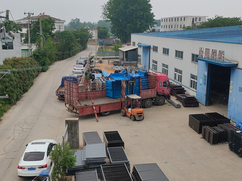 金用護(hù)欄2023年5月11日鋅鋼護(hù)窗欄桿裝車發(fā)貨！