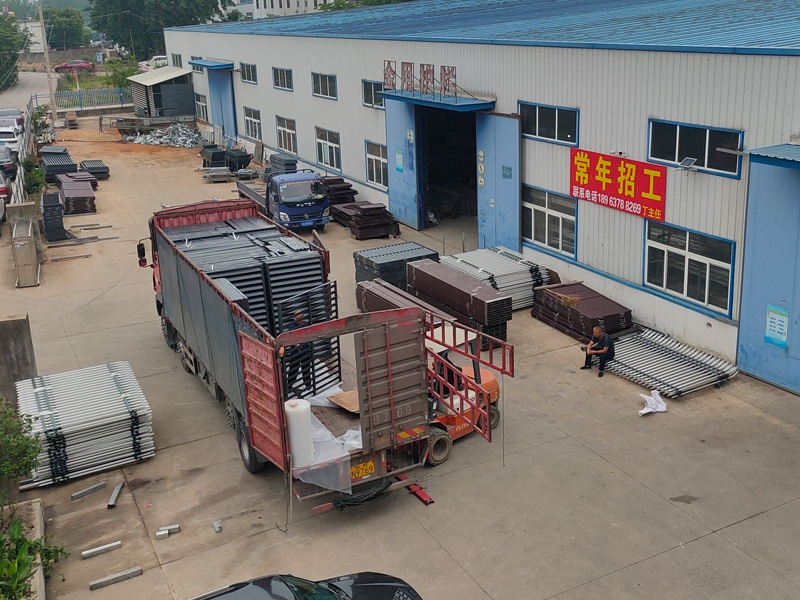 2023年5月26日鋁合金百葉窗裝車發(fā)貨! 2023年5月26日鋁合金百葉窗裝車發(fā)貨!