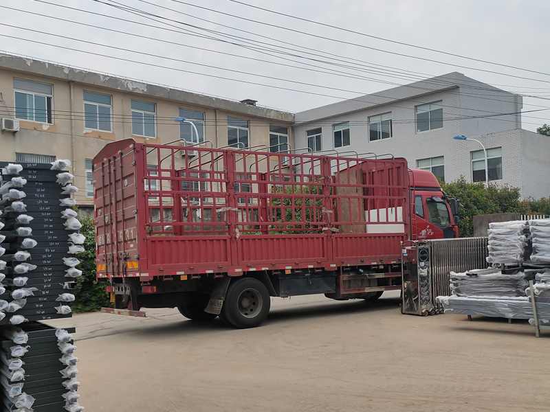 2023年6月13日鋅鋼飄窗欄桿裝車發貨！