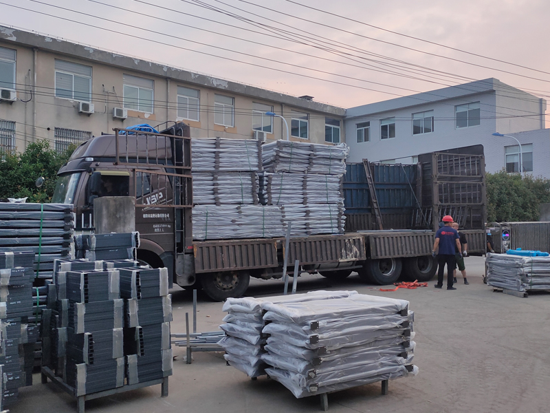 2023年6月15日鋅鋼護窗欄桿裝車發貨! 2023年6月15日鋅鋼護窗欄桿裝車發貨!