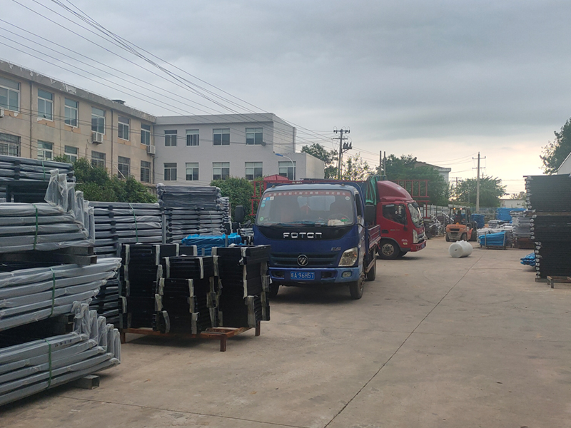 2023年7月4日鋅鋼飄窗護(hù)欄裝車發(fā)貨！