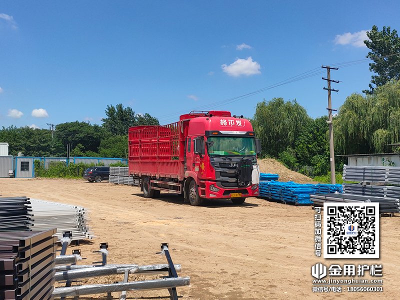 2023年7月28日鋁合金百葉窗裝車發貨！