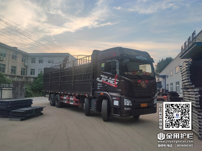 2023年8月15日鋅鋼百葉窗裝車發(fā)貨！