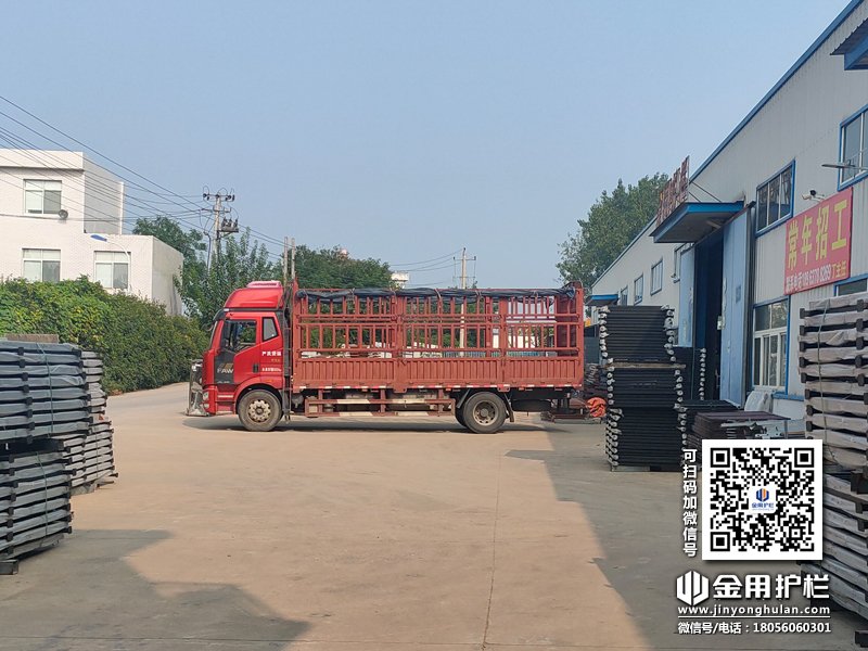 2023年8月19日鋅鋼百葉窗裝車發(fā)貨！