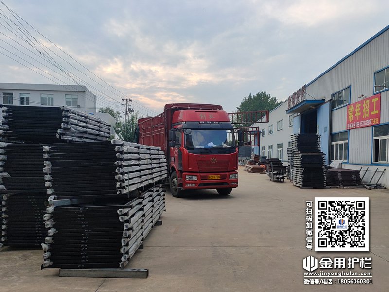 2023年8月26日鋅鋼百葉窗裝車發貨！