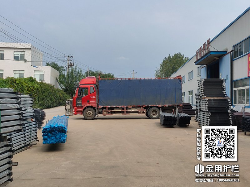 2023年8月30日鋅鋼百葉窗裝車發貨！