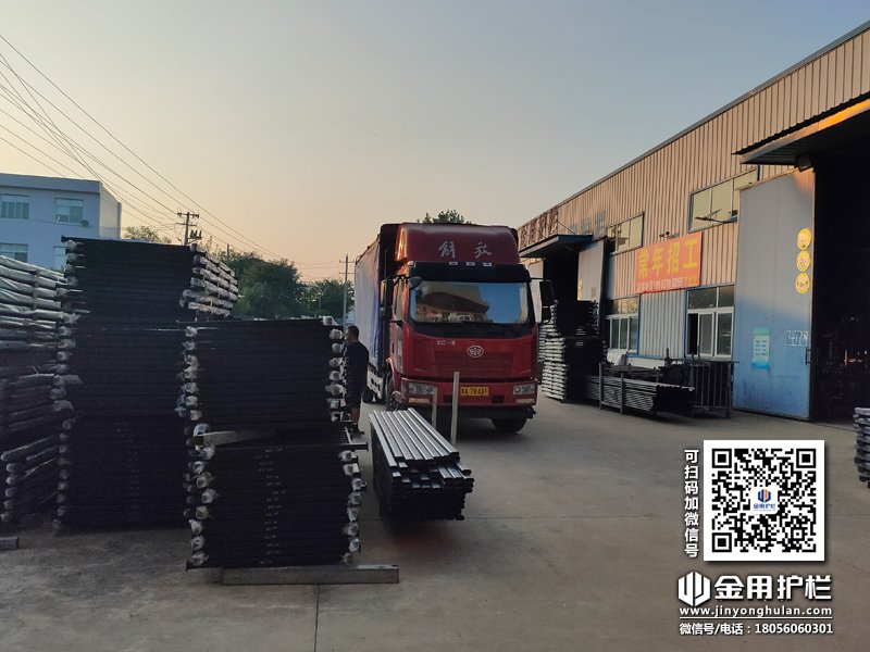 2023年9月7日鋅鋼圍墻護欄裝車發(fā)貨！