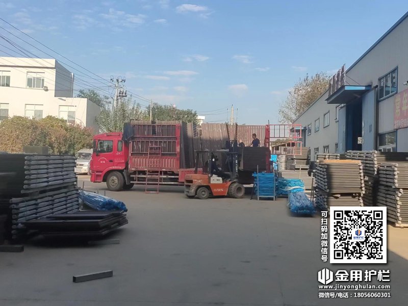 2023年11月2日鋅鋼百葉窗裝車發貨！