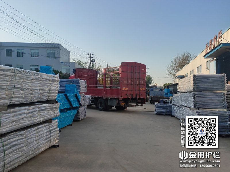 2023年11月7日鋅鋼陽(yáng)臺(tái)護(hù)欄裝車(chē)發(fā)貨! 2023年11月7日鋅鋼陽(yáng)臺(tái)護(hù)欄裝車(chē)發(fā)貨!