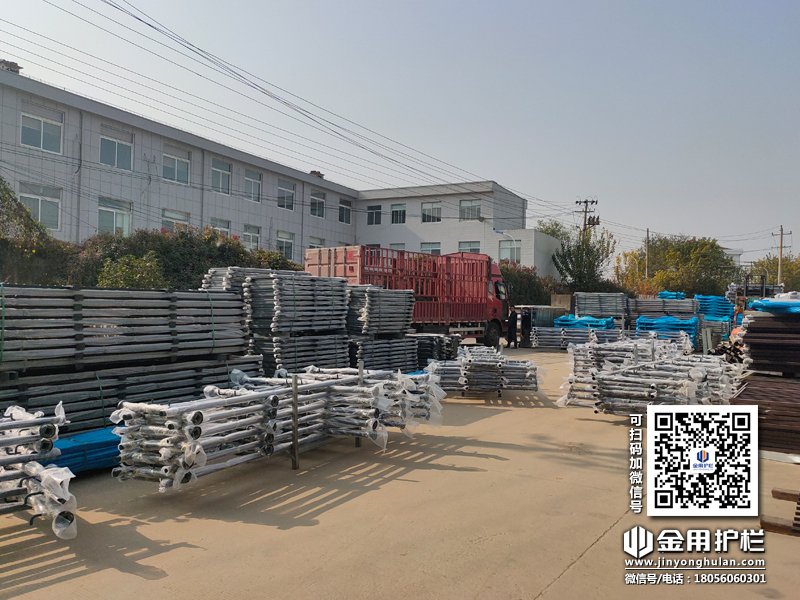 2023年11月25日鋅鋼玻璃欄桿裝車發貨！