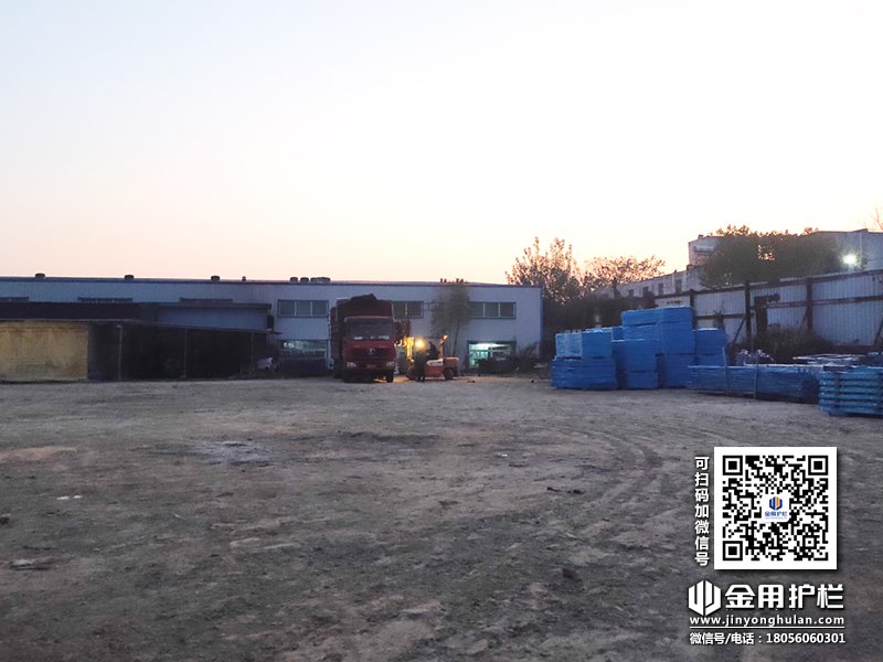 2023年12月4日鋅鋼陽臺護欄裝車發(fā)貨！