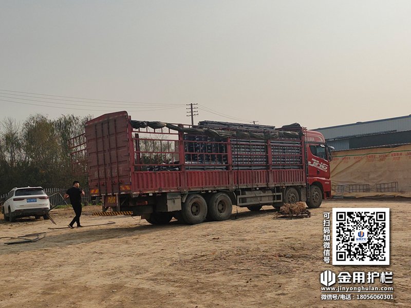 2023年12月5日鋅鋼連廊護欄裝車發貨! 2023年12月5日鋅鋼連廊護欄裝車發貨!