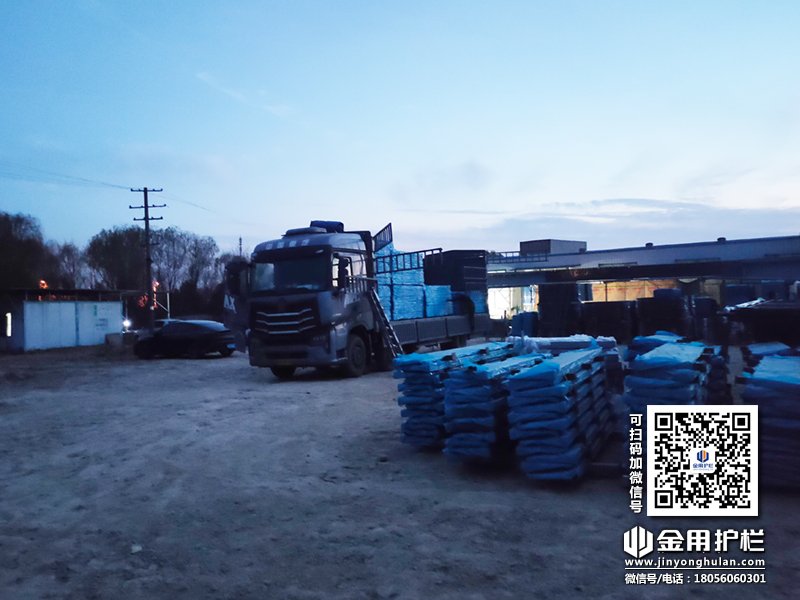 2023年12月11日鋅鋼連廊欄桿裝車發貨！