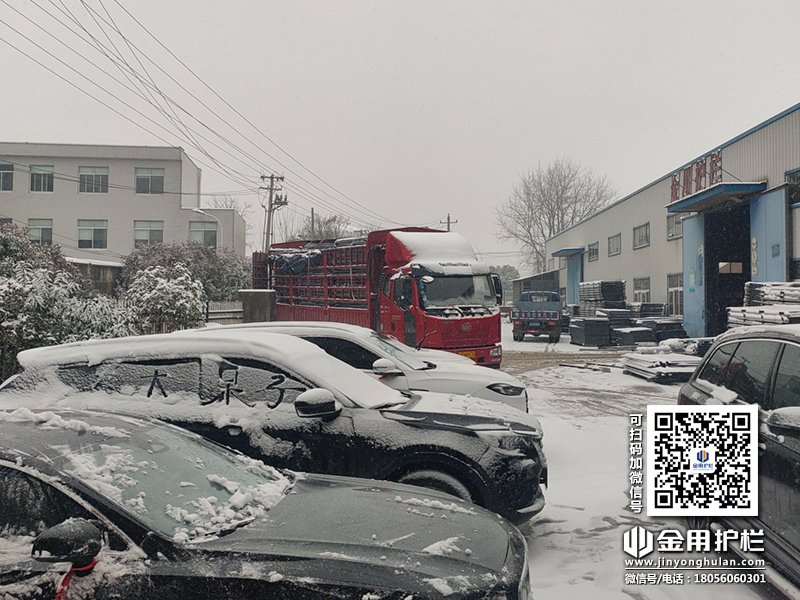 2023年12月18日鋅鋼護窗欄桿裝車發貨！