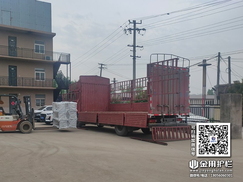 2024年4月17日鋅鋼空調護欄裝車發貨！