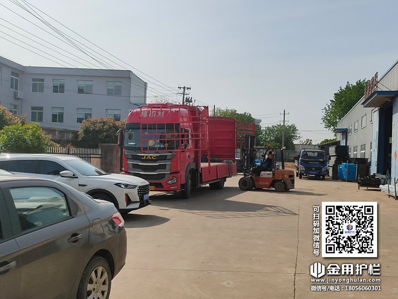 2024年4月18日鋅鋼護窗欄桿裝車發貨！