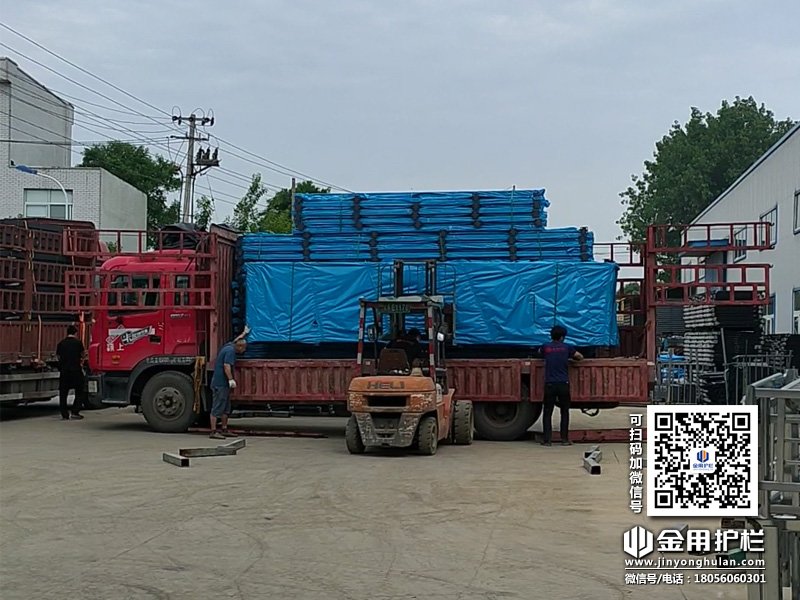 2024年6月11日鋅鋼陽臺(tái)護(hù)欄裝車發(fā)貨! 2024年6月11日鋅鋼陽臺(tái)護(hù)欄裝車發(fā)貨!