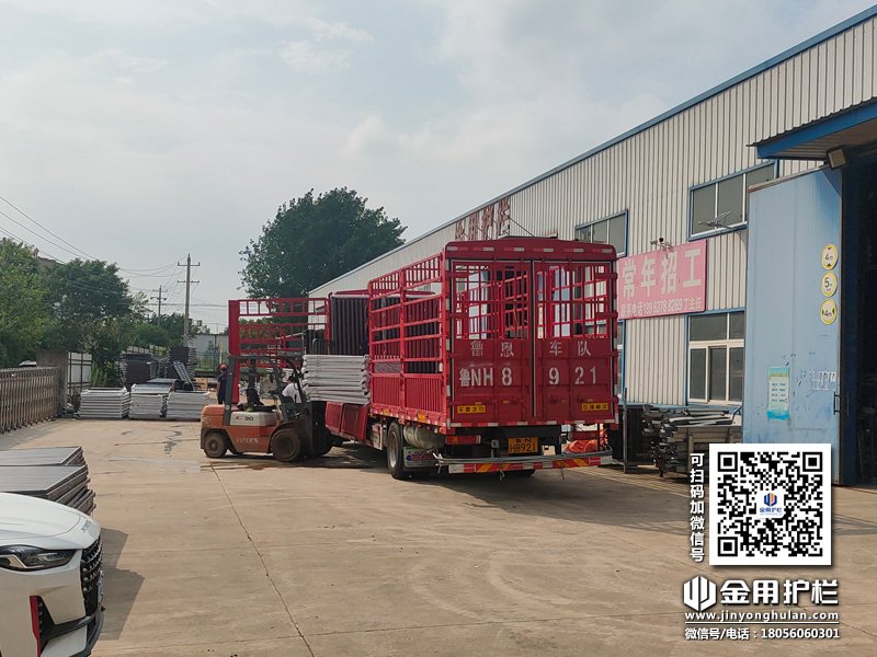 2024年7月2日鋁合金百葉窗裝車發貨！