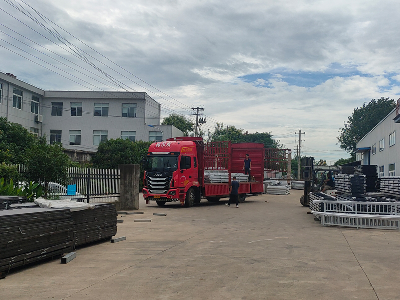 2024年7月20日鋅鋼連廊欄桿裝車發(fā)貨！