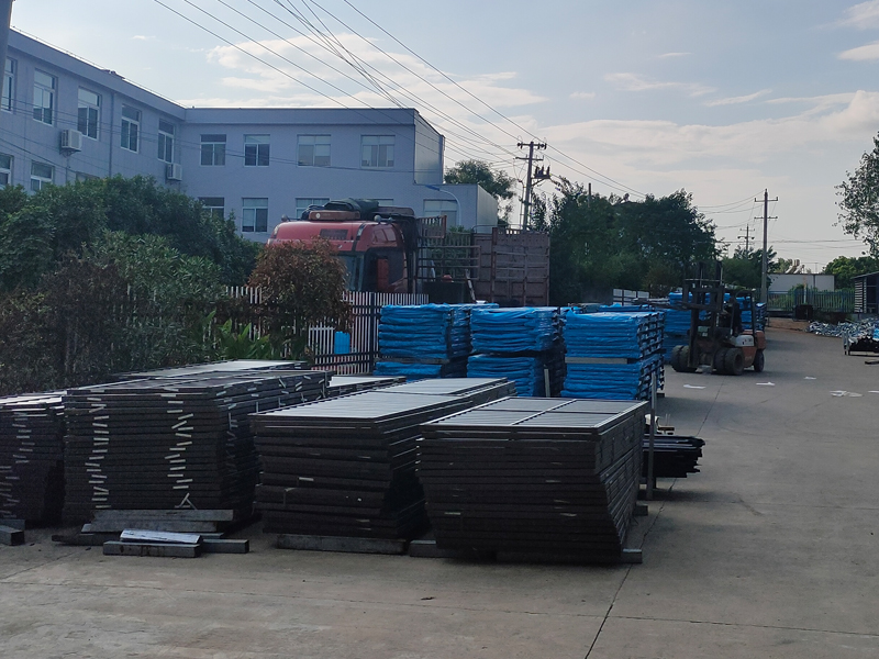 2024年8月31日鋅鋼欄桿百葉裝車發貨！