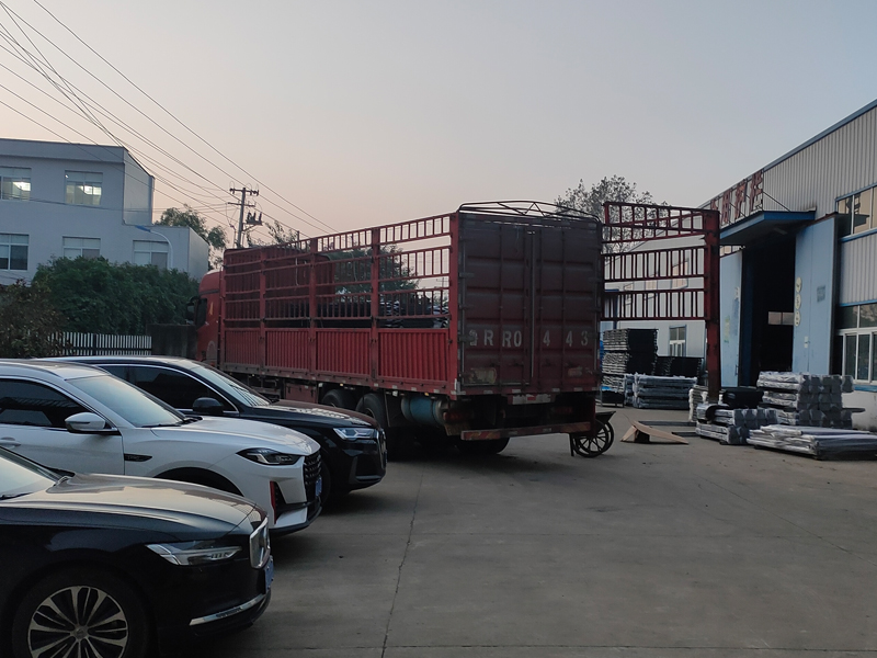 2024年10月25日鋅鋼百葉窗裝車(chē)發(fā)貨! 2024年10月25日鋅鋼百葉窗裝車(chē)發(fā)貨!
