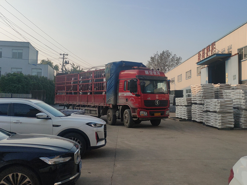 2024年10月30日鋅鋼圍墻護(hù)欄裝車發(fā)貨！