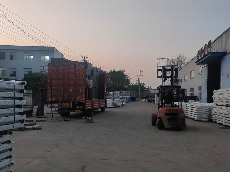 2024年11月14日鋅鋼護窗欄桿裝車發貨! 2024年11月14日鋅鋼護窗欄桿裝車發貨!