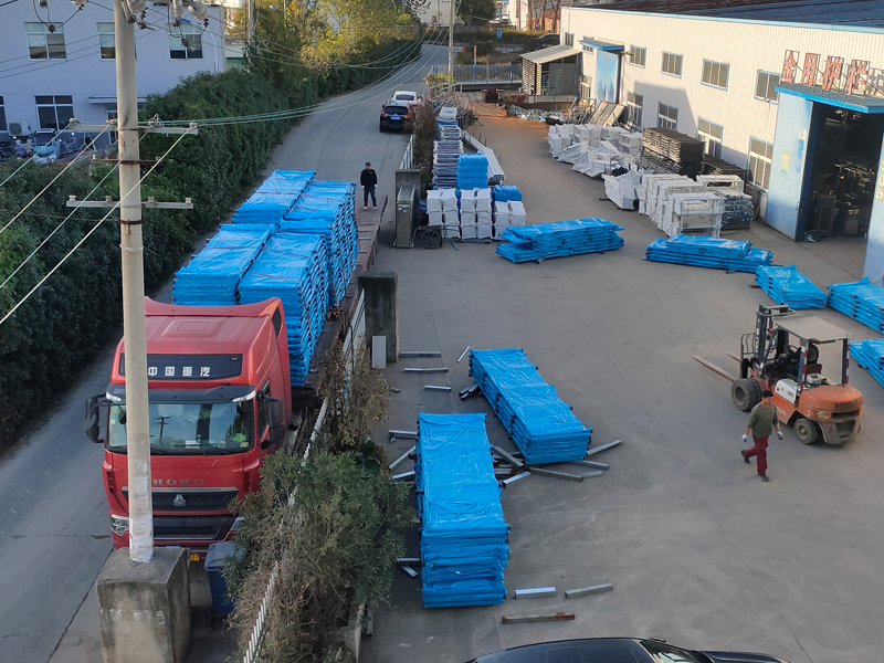 2024年11月28日鋅鋼陽臺護欄裝車發貨! 2024年11月28日鋅鋼陽臺護欄裝車發貨!