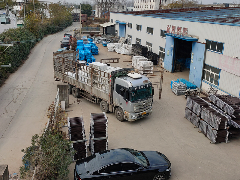 2024年12月9日鋅鋼空調(diào)欄桿裝車發(fā)貨！