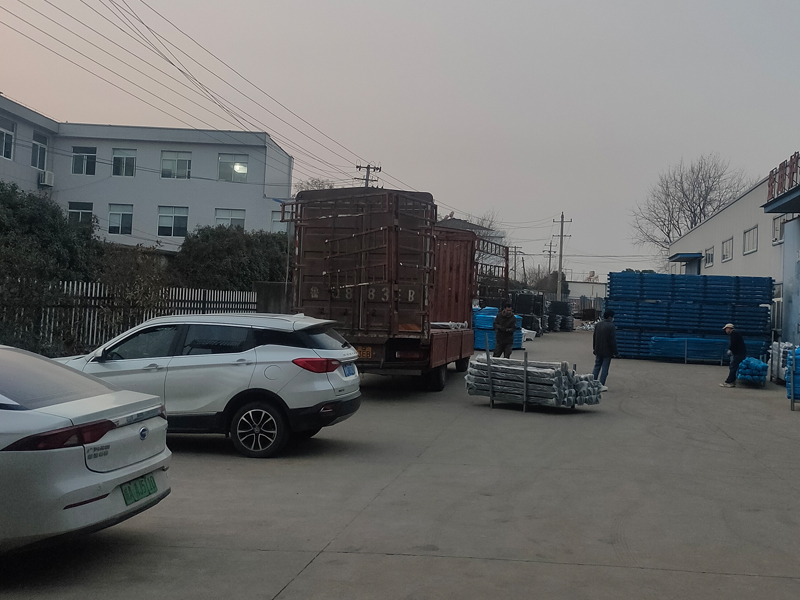 2024年12月30日鋅鋼組裝欄桿裝車發(fā)貨！