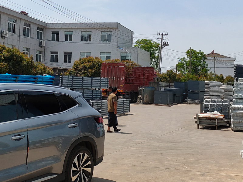 2025年4月23日小區(qū)鋅鋼欄桿裝車發(fā)貨！